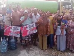 Hendriek Lyston Sihotang Kepala BAGUNA DPC PDI Perjuangan Kabupaten Bekasi, Tak Henti Salurkan Air Bersih Kepada Masyarakat