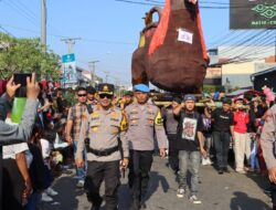 Polresta Cirebon Amankan Arak-arakan Memayu Buyut Trusmi