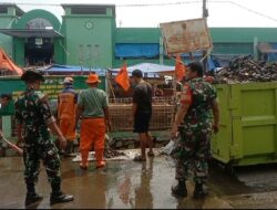 Koramil 04 Babelan Beserta Muspika Kecamatan Dan Sektor Pemerintahan Daerah Babelan Bersih- bersih Saluran Air Di Depan Pasar Babelan