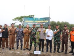 Polres Cirebon Kota Turut Serta Dalam Kegiatan Karya Bhakti Bersih Sampah dan Tanam Pohon Serentak