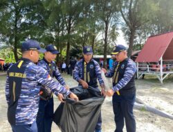 Peringati Hari Peduli Sampah Nasional, Lanal Simeulue Ikuti Kegiatan Bersih Pantai dan Pameran Daur Ulang