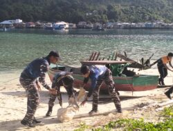 Sambut Bulan Suci Ramadhan, Posal Jemaja Bersama Masyarakat Melaksanakan Gotong Royong Bersih Pantai