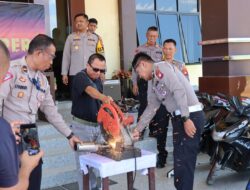 Polres Kubu Raya Musnahkan Puluhan Knalpot Brong dan Tindak Ribuan Pelanggar Lalu Lintas 