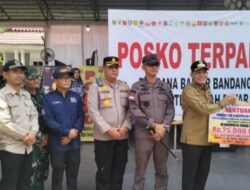 Bupati Sabar AS Beserta Forkopimda Pasaman Serahkan Bantuan Musibah Banjir Bandang di Kabupaten Agam dan Kabupaten Tanah Daftar