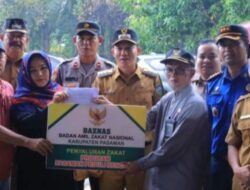 Bupati Sabar AS Serahkan Bantuan Musibah Kebakaran di Nagari Padang Sawah Tigo Nagari