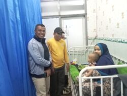 Ada Apa ? Mayor Yusman Efendi Menjenguk Anak Rekan Media Di Makassar