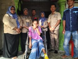 COOLING SYSTEM Yayasan Pundi Amal Polsek Tabir Selatan Polres Merangin Sambangi Perempuan Penderita Diabetes di Desa Bungo Tanjung.