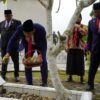 Bupati di Wakili Wabup dan Kapolres Merangin serta Dandim 0420/Sarko Rombongan Laksanakan Tabur Bunga di Makam Pahlawan Patriot Bhakti Merangin